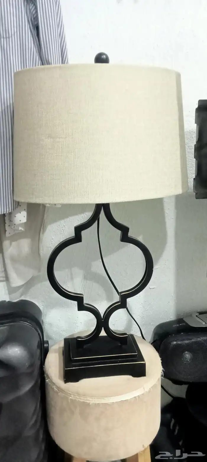 مصباح طاولة مستعمل للبيع 4