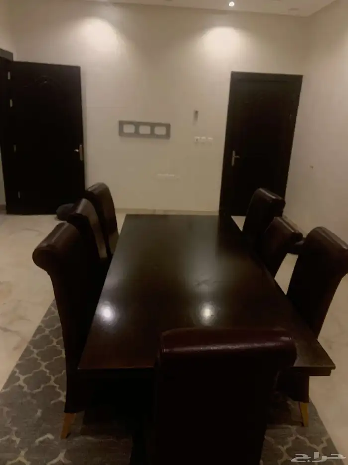 طاولة طعام للبيع بسبع كراسي 0