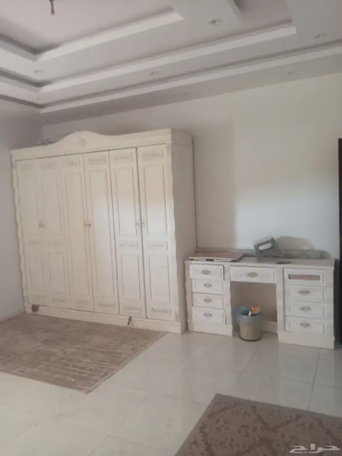 أثاث للبيع غرفة نوم و شاشة 50 بوصه و كنب 8 نفر 2