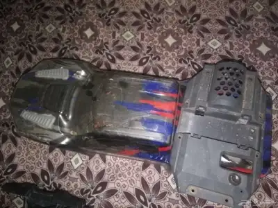 سيارة بريموت كنترول rc للبيع يحتاج لها قطع فقط 1