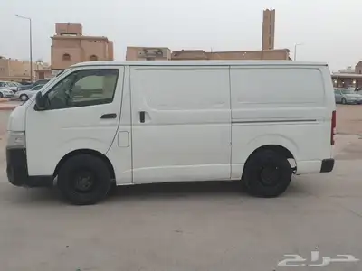 تويوتا باص بضايع موديل 2017 ديزال 10