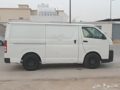تويوتا باص بضايع موديل 2017 ديزال 4