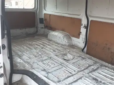 تويوتا باص بضايع موديل 2017 ديزال 11