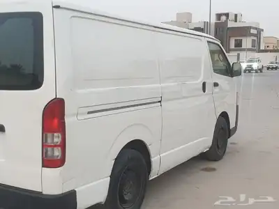 تويوتا باص بضايع موديل 2017 ديزال 5