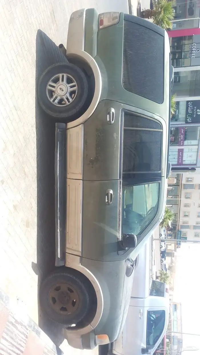 يوجد فيه فحص دوري استماره جديده السياره على الشرط قير مكينه 1