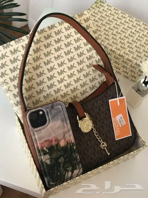 يوجد لدينا جميع انواع الشنط جمله وقطاعي 9