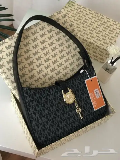 يوجد لدينا جميع انواع الشنط جمله وقطاعي 4