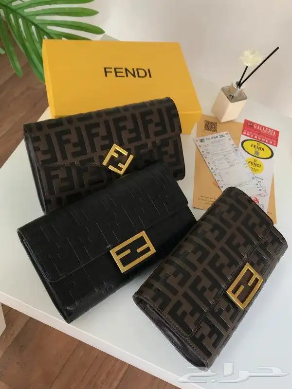 يوجد لدينا جميع انواع الشنط جمله وقطاعي 3