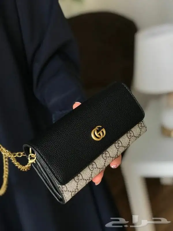 يوجد لدينا جميع انواع الشنط جمله وقطاعي 1