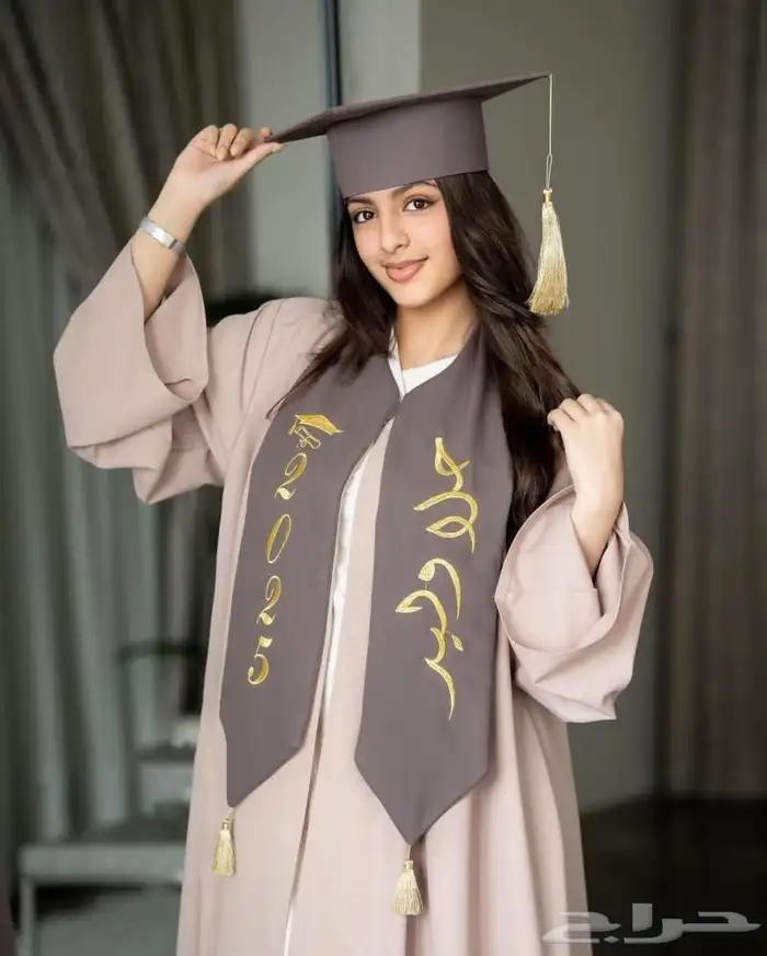 عبايات تخرج تصميم الاسم حسب الطلب 4