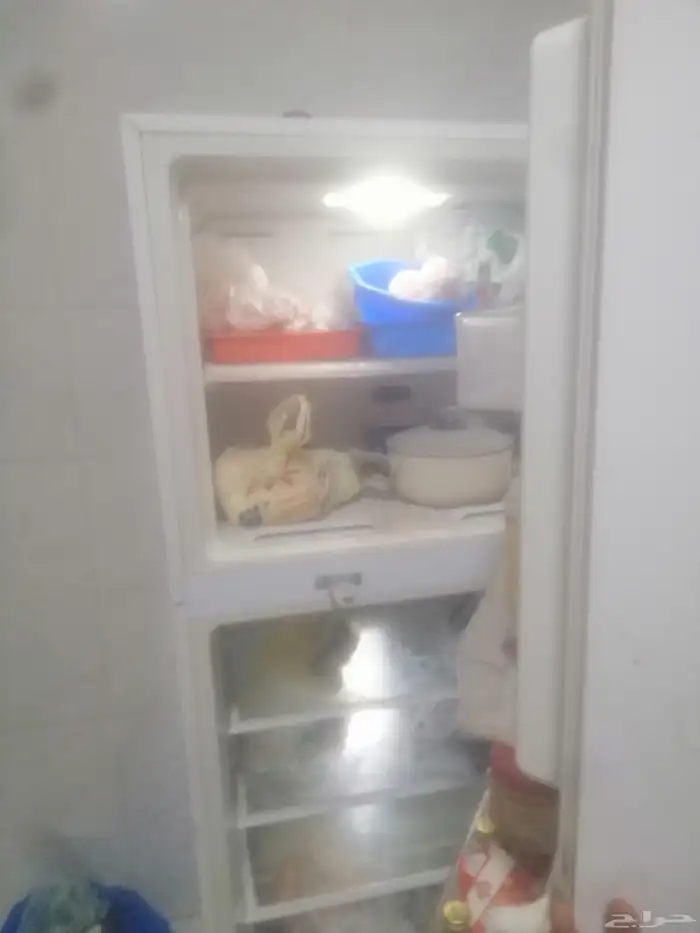 ثلاجه بحاله ممتازه وانبوبه غاز مع منظم 1