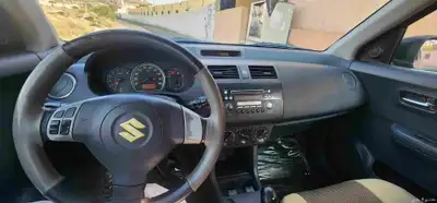 للبيع سيارة سوزوكي سويفت موديل 2009 8