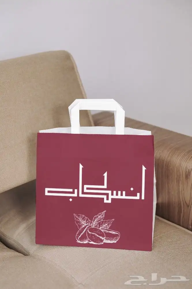 مصممة جرافيك لوجو وهويات بصرية 0