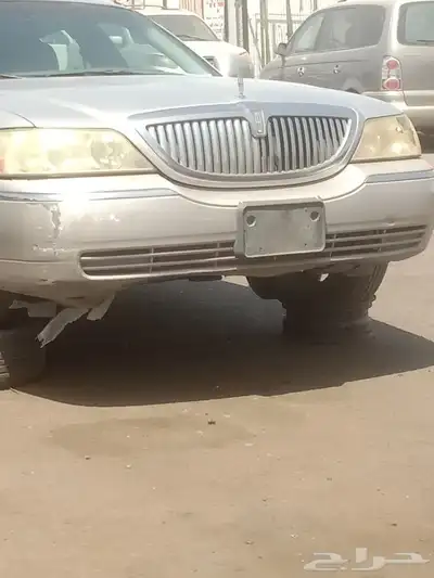 يوجد لدينا قطع غيار لينكون تاون كار موديل 2004 تشليح 3