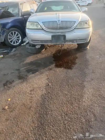 يوجد لدينا قطع غيار لينكون تاون كار موديل 2004 تشليح 0
