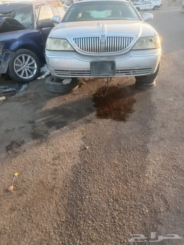 يوجد لدينا قطع غيار لينكون تاون كار موديل 2004 تشليح 0