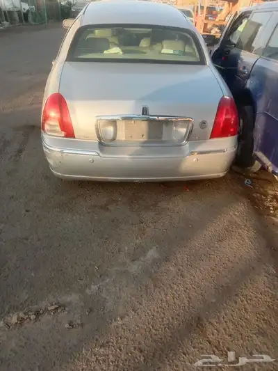 يوجد لدينا قطع غيار لينكون تاون كار موديل 2004 تشليح 1