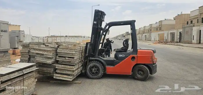 رافعه شوكيه فوركلفت بنزين وغاز وديزل للايجار 3