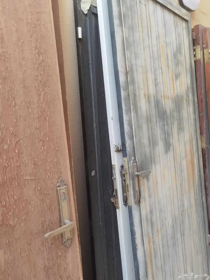 عدد9 أبواب خشب و3 حديد بدون حلق 1