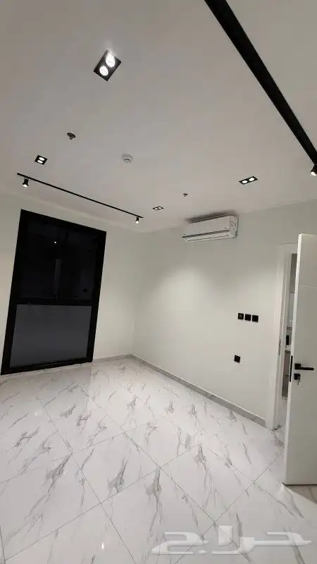 شقه للايجار حي اليرموك في عماره الايجار السنوي 60الف 2
