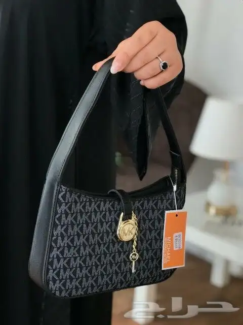 يوجد جميع انوع الشنط جمله وقطاعي 8