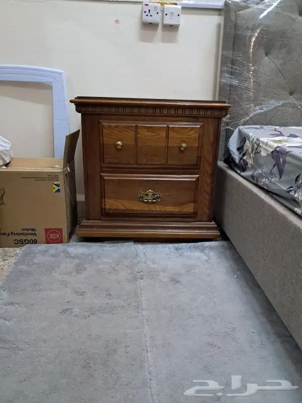 أعرض لكم سرير المرتبه  اتنين كمدين تسريحه   دولاب مستخدم 4