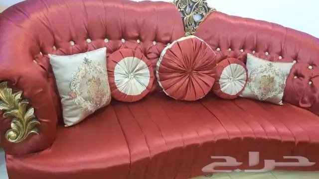 كنب ب500 قابل للتفاوض مع سجادة مجانا 1