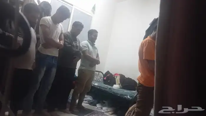 رافعه شويكه للايجار كرينات بجميع احجمها 2