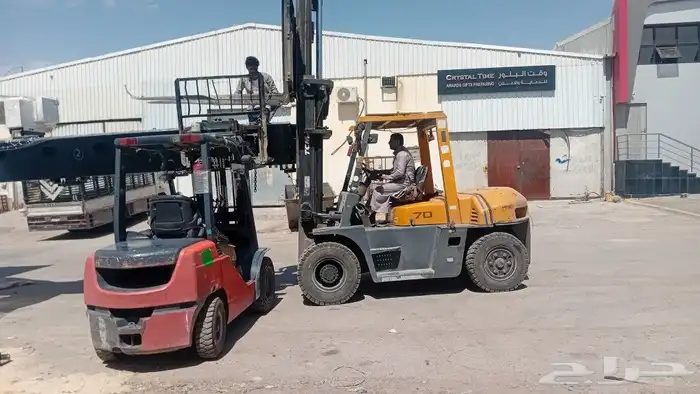 رافعه شويكه للايجار كرينات بجميع احجمها 0