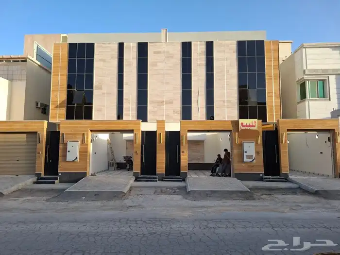 دور علوي درج صالة دوبلكس مع سطح 860 الف حي طويق 1