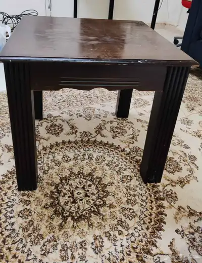 طاولة كمبيوتر من ايكيا و طاولة انتريه 3