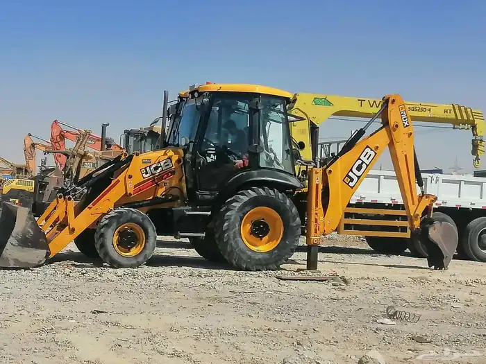 جي سي بي للايجار اليومي أو الشهري موديل 2016مقزز سفتي كامل ك 2