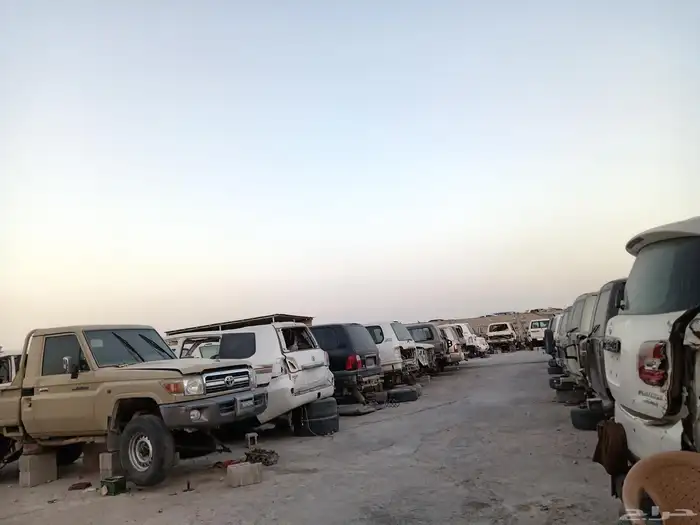 يوجد لدينا جميع قطع غيار السيارات لاند كلوزر ونيسان بترول 1
