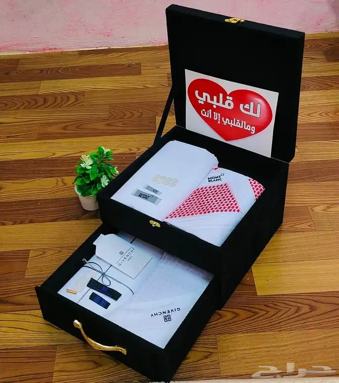 عرض خاص   قطعتين اقمشه و قطعتين اشمغه مع ملحقاته كامل 1