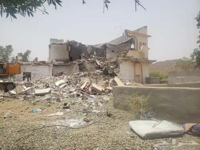 بوكلين لهدم المباني السكنيه والعماير القديمه 0