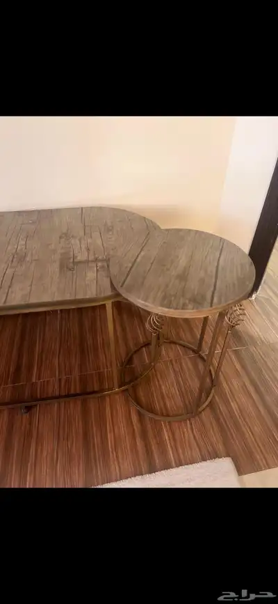 طاولة بلازما مع طاولة كبيره وأربع خدمه 1