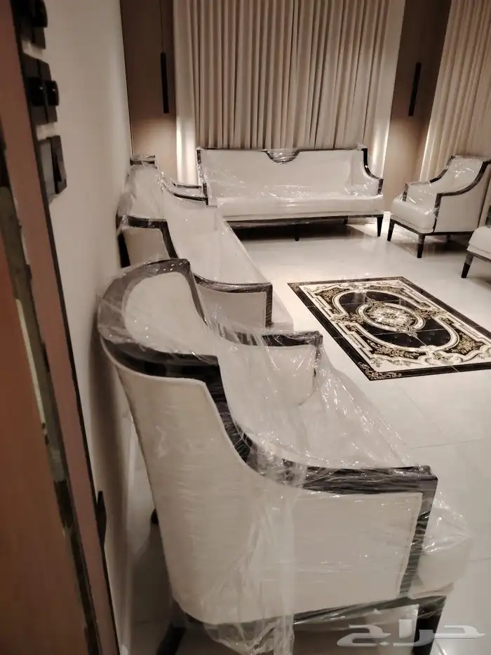 كنب ومجالس وطاولات طعام وكراسي 9