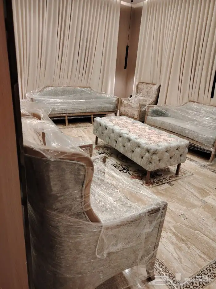 كنب ومجالس وطاولات طعام وكراسي 1