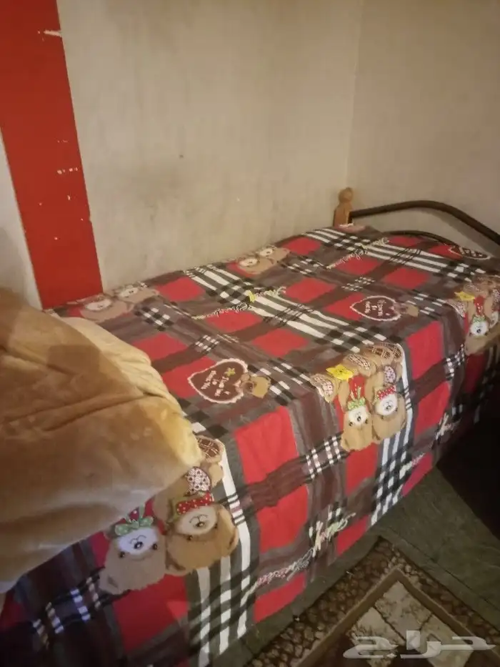 ديب فريزر وشاشه وركنه وسجاده وسرير للبيع 1
