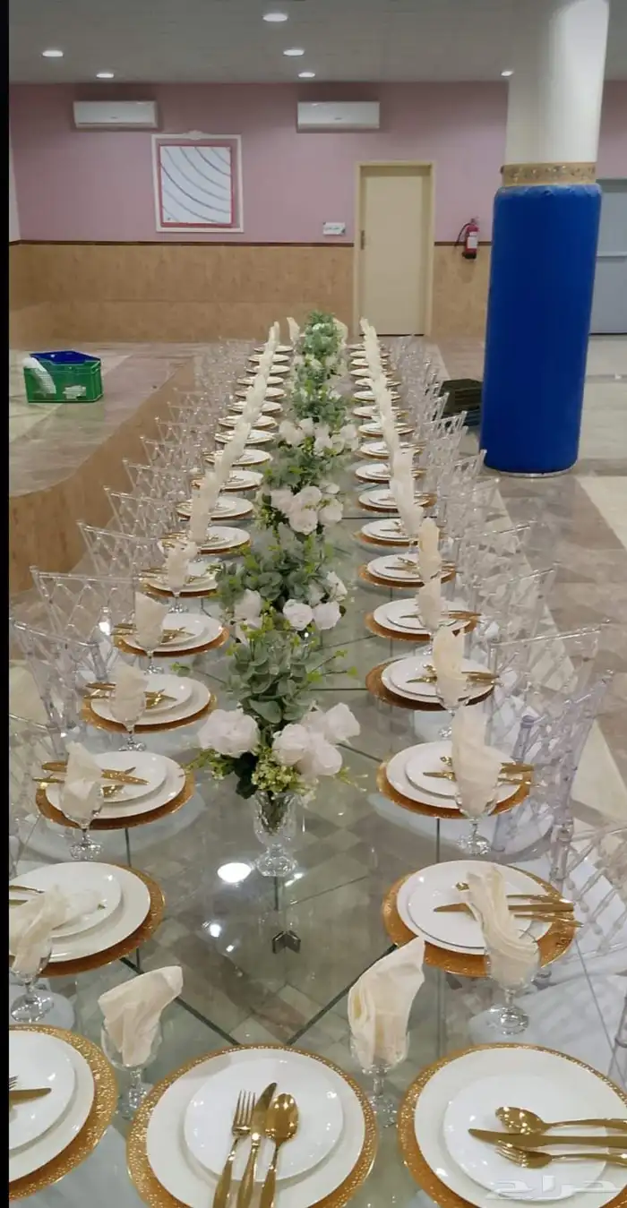 تاجير كنب مفرد كنب ثلاثي طاولات قزاز طاولات خشب كراسي ملكي 9