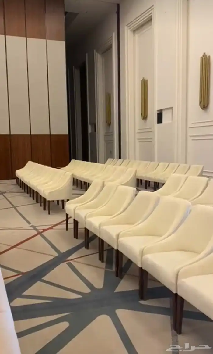 تاجير كنب مفرد كنب ثلاثي طاولات قزاز طاولات خشب كراسي ملكي 10