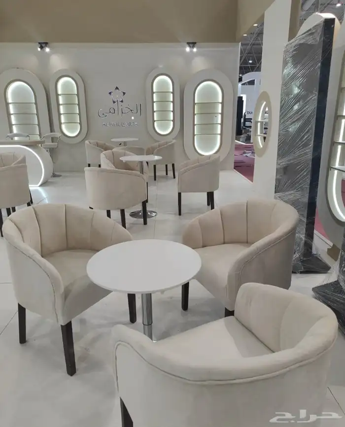 تاجير كنب مفرد كنب ثلاثي طاولات قزاز طاولات خشب كراسي ملكي 2