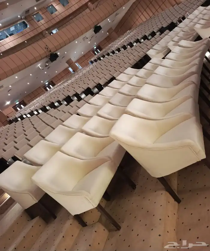 تاجير كنب مفرد كنب ثلاثي طاولات قزاز طاولات خشب كراسي ملكي 0