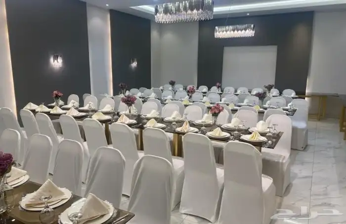 تاجير كنب مفرد كنب ثلاثي طاولات قزاز طاولات خشب كراسي ملكي 4