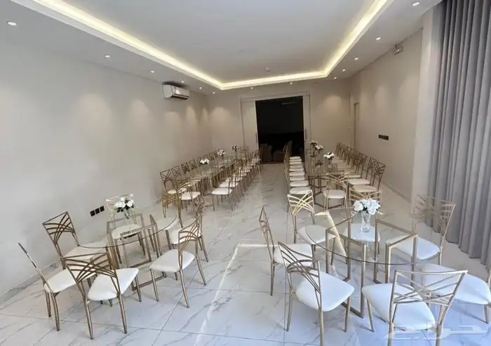 تاجير كنب مفرد كنب ثلاثي طاولات قزاز طاولات خشب كراسي ملكي 13