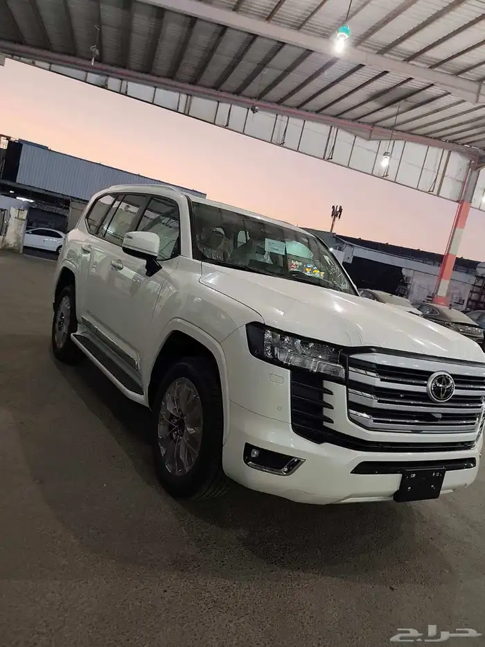 تويوتا لاندكروزر جي اكس ار 4بنزين موديل 2026 3