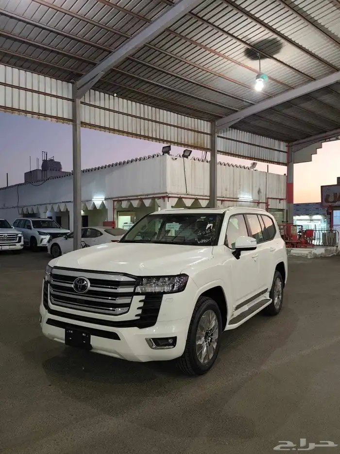 تويوتا لاندكروزر جي اكس ار 4بنزين موديل 2026 5