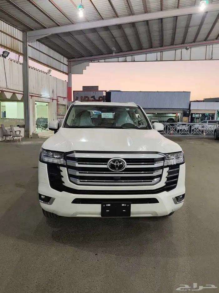 تويوتا لاندكروزر جي اكس ار 4بنزين موديل 2026 1