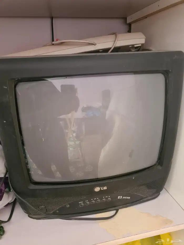 تلفزيون بلازما HD و تلفزيون قديم كلاسيك 4