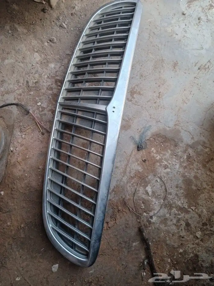 شبك مرسيدس وشبك مكسيما نيسان بحالة جيد 1